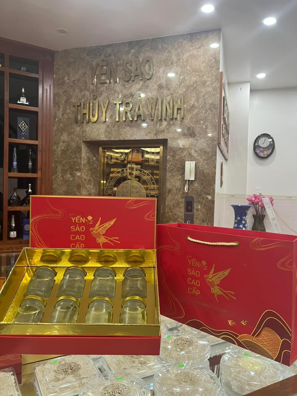 hộp quà tặng yến hũ chưng sẵn 8 hũ, tiện lợi, dễ sử dụng - 1 Hộp 